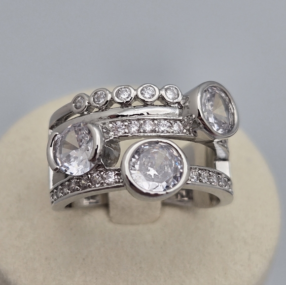 Multi-Stone Diamond Fashion Silver Tone Cocktail Ring Size 8 NWOT - Picture 3 of 12